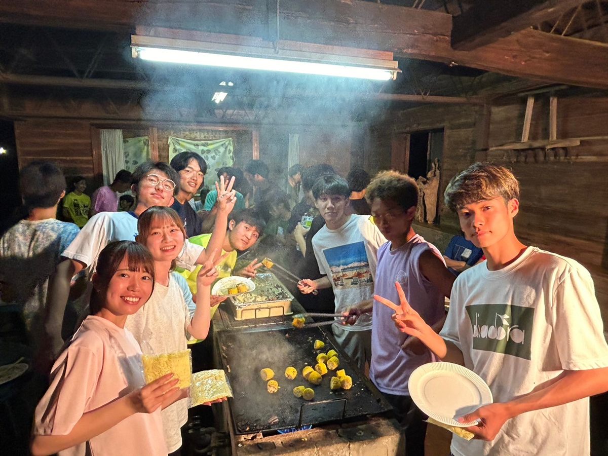 夏合宿で交流するメンバー
